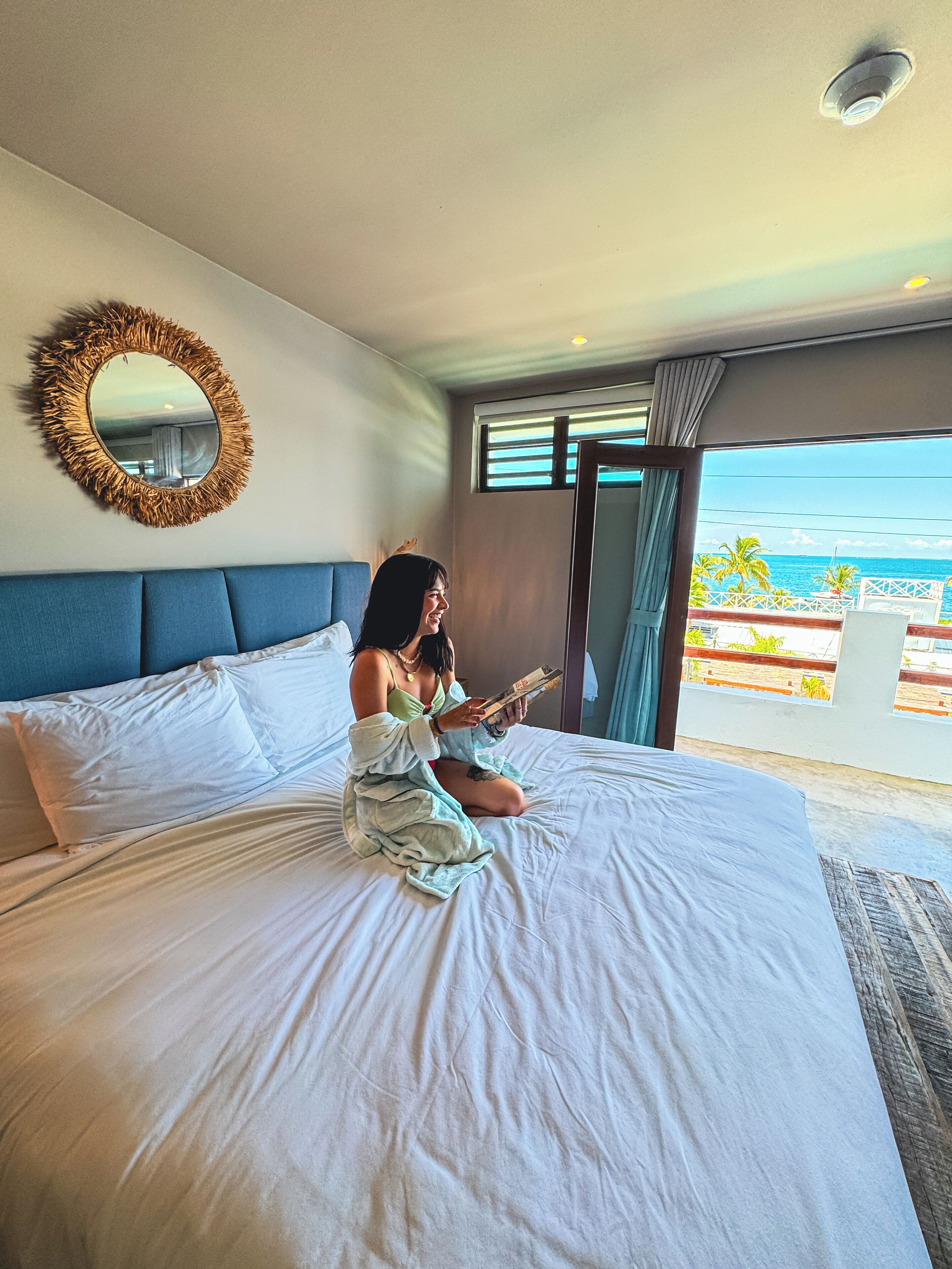 Deluxe Room, 1 King Bed, Ocean View | Premium bedding, pillowtop beds, minibar, in-room safe