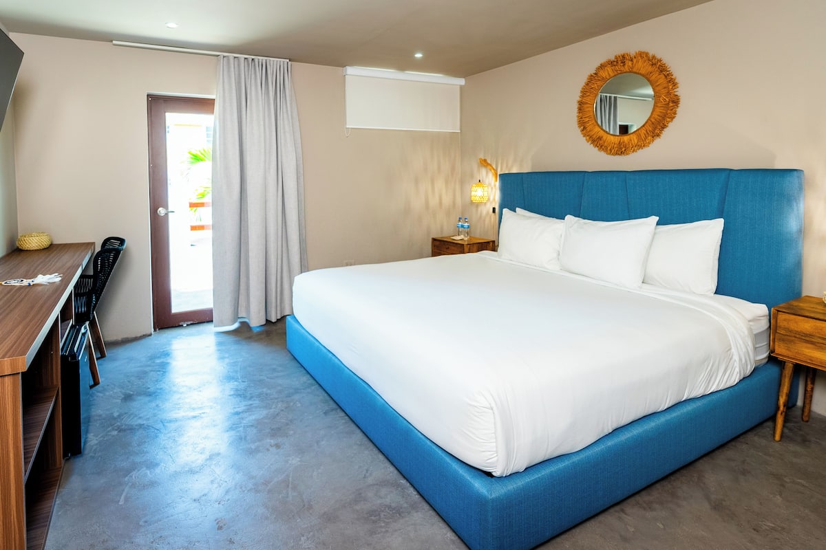 Deluxe-Zimmer, 1 King-Bett, Gartenblick | Hochwertige Bettwaren, Pillowtop-Betten, Minibar, Zimmersafe