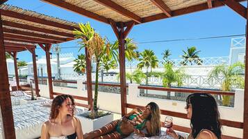 Outdoor pool, free cabanas, pool umbrellas