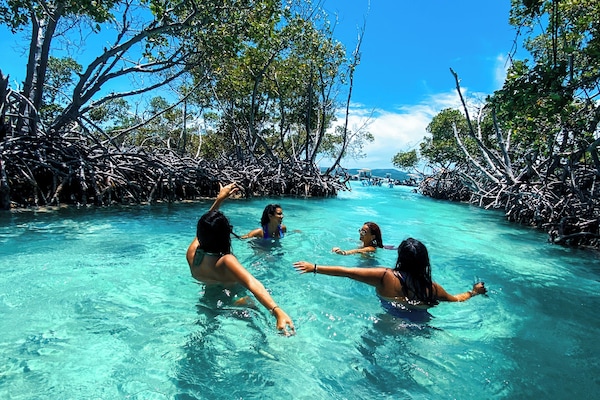 Beach nearby, white sand, beach towels