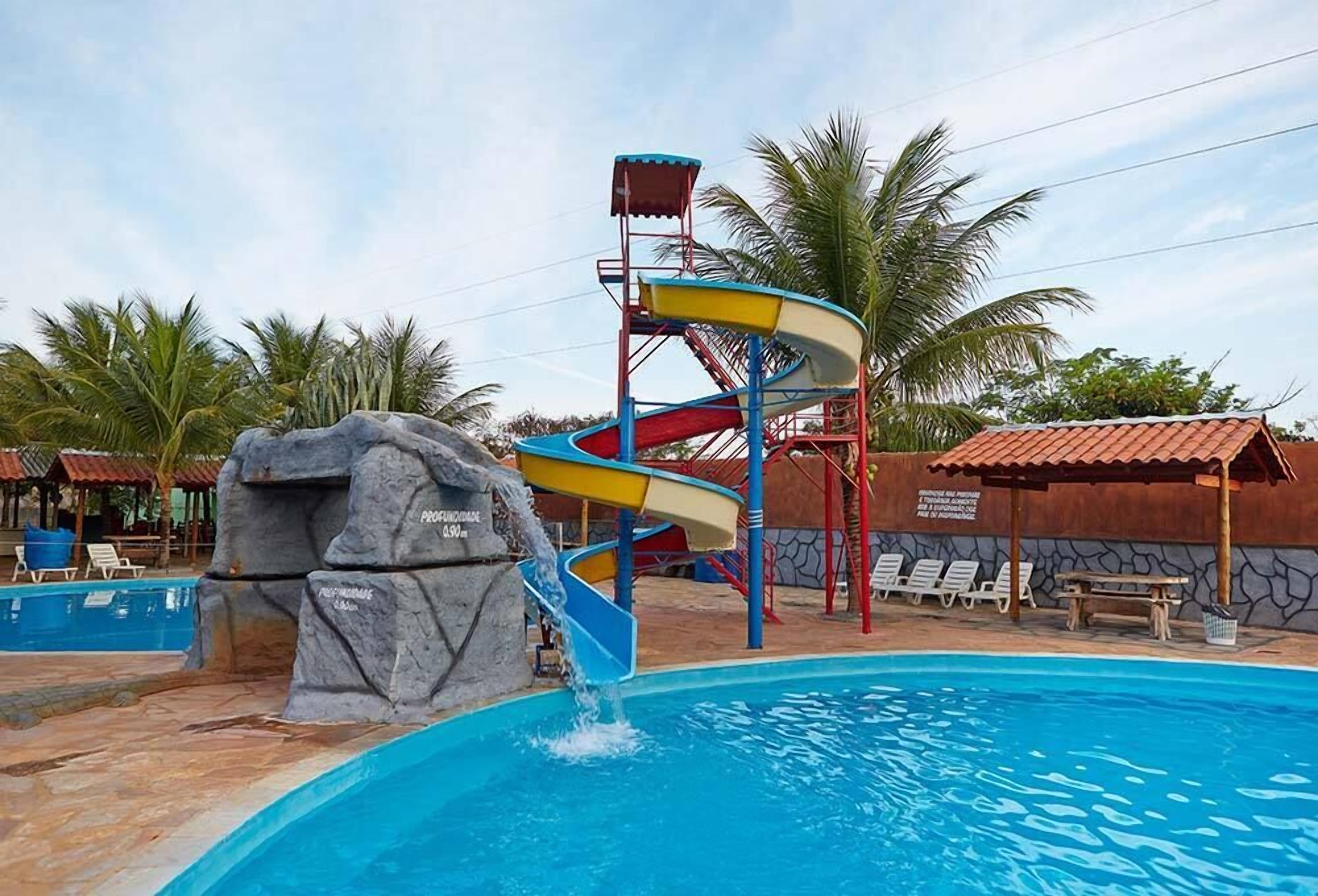 3 piscinas al aire libre, sombrillas, tumbonas