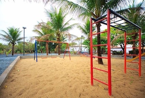 Children's play area - outdoor - Eco Pousada Novilha de Ouro (Caldas Novas)
