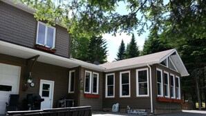 A two-story house with a garage, a covered porch, and a bench. - Bed & Breakfast Du Repos (Saint Quentin)