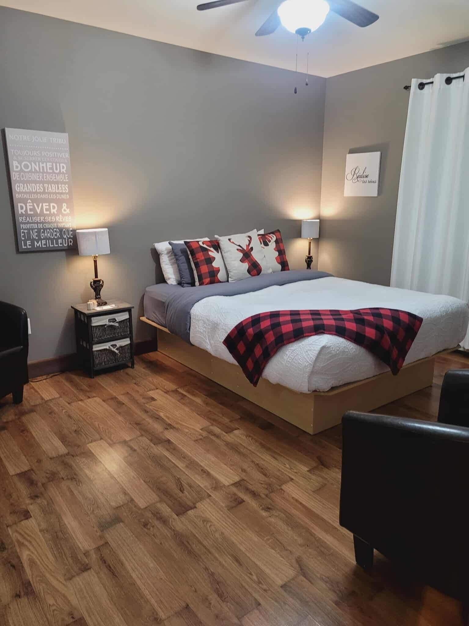 Standard Room, 1 Queen Bed (6)