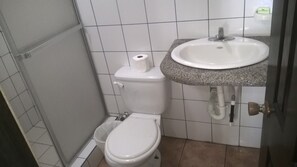 Bruser, gratis toiletartikler, håndklæder