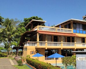 Front of property - House of the Macaws (Tárcoles)