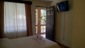 Basic Double Room, 1 Double Bed, Terrace, Partial Ocean View | Bed sheets - House of the Macaws (Tárcoles)