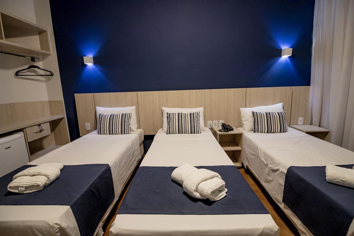 standard triple room | minibar, in-room safe, desk, soundproofing