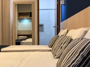 迷你吧、客房內保險箱、書桌、隔音