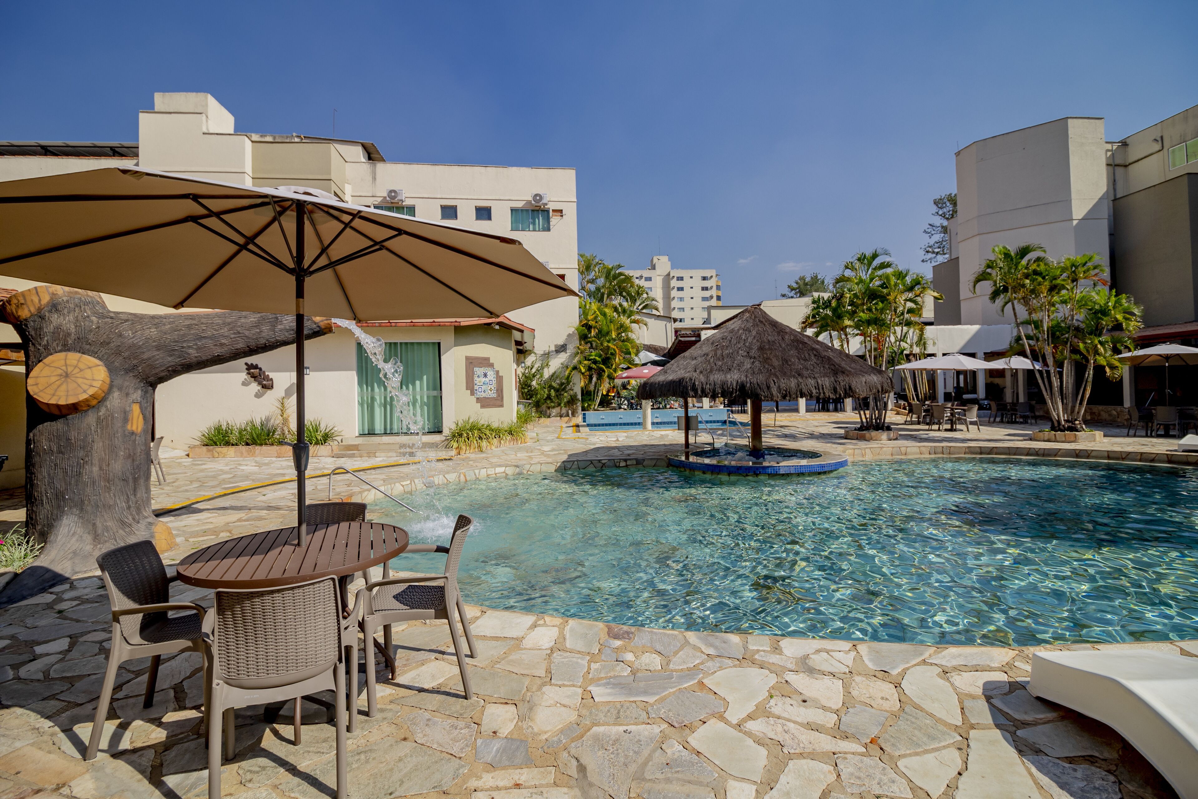 5 piscinas externas, guarda-sóis, espreguiçadeiras