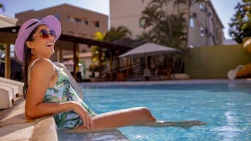 5 piscinas externas, guarda-sóis, espreguiçadeiras