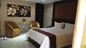 Habitación doble superior | Caja fuerte, escritorio, wifi gratis