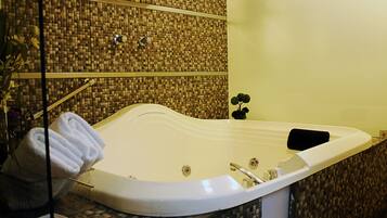 Classic Suite, Jetted Tub | In-room safe, desk, free WiFi