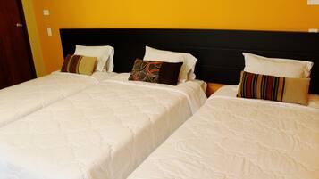 Classic Triple Room | In-room safe, desk, free WiFi