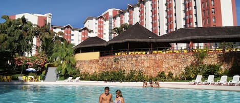 7 piscines a l'aire lliure i gandules