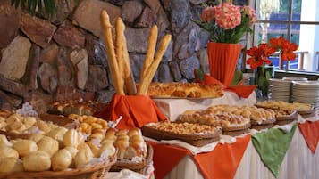Petit déjeuner, déjeuner et dßner servis sur place