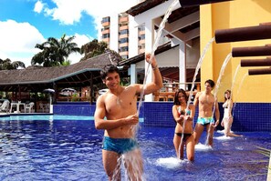 7 piscinas al aire libre, tumbonas
