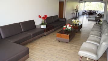 Coin salon dans le hall