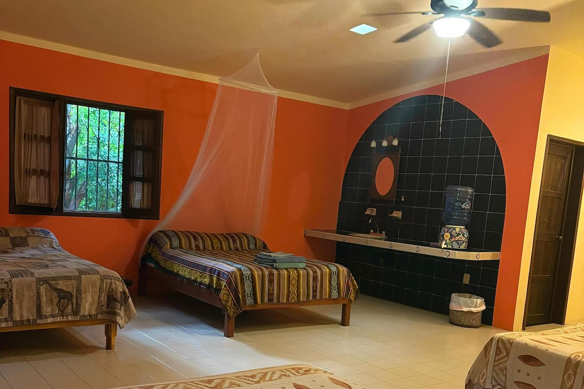 Habitación familiar | 1 habitación, ropa de cama de alta calidad, wifi gratis y ropa de cama