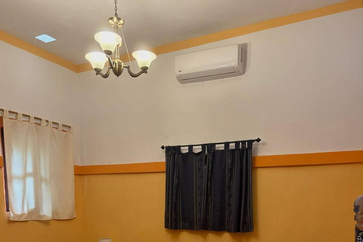 Quarto triplo clássico | 1 quarto, roupas de cama premium, Wi-Fi de cortesia, roupa de cama