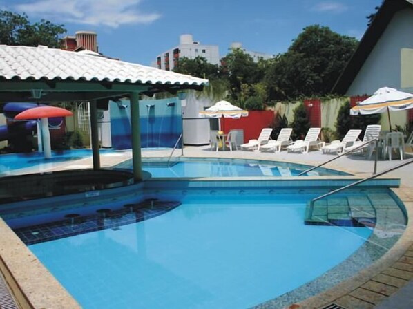 สระว่ายน้ำ