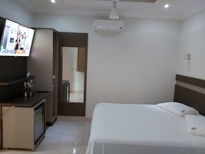 Colchones Select Comfort, minibar, muebles diferentes y escritorio