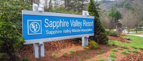 Señal para Sapphire Valley Resort, que indica que es un resort de propiedad vacacional.