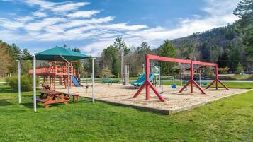 Tempat bermain anak - outdoor