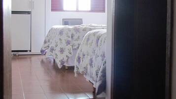 Minibar, wifi gratis y ropa de cama