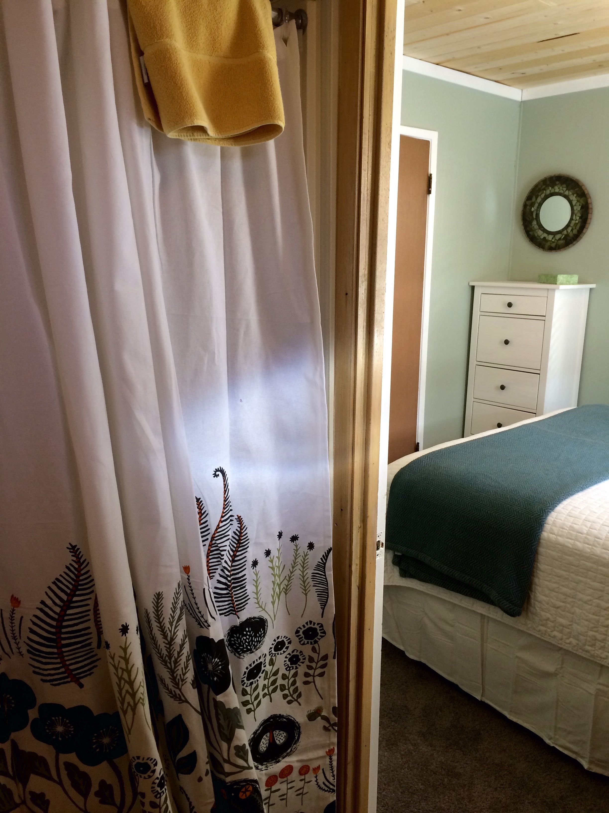 cabin, 2 bedrooms, mountain view | bathroom shower