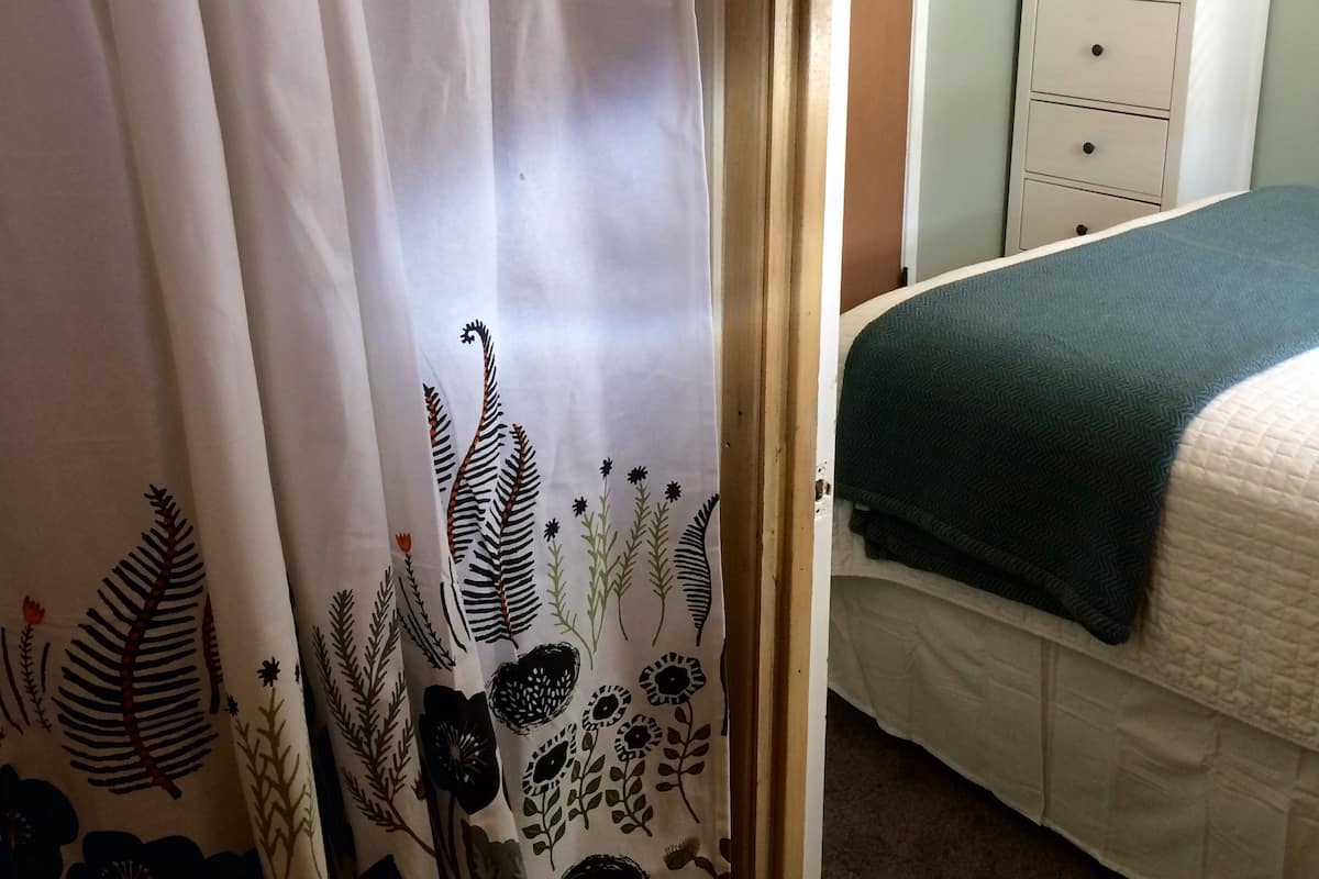 cabin, 2 bedrooms, mountain view | bathroom shower