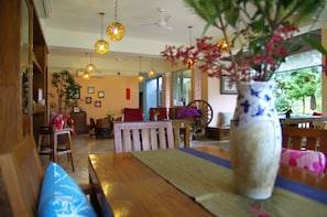 Lobby sitting area - Pretty Sun B&B (Ji'an)