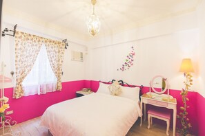 Habitación doble estándar | Decoración personalizada, muebles diferentes y wifi gratis