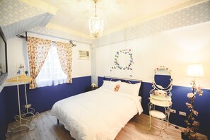 Habitación doble estándar | Decoración personalizada, muebles diferentes y wifi gratis