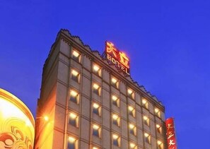 Façade de l’hébergement - soirée/nuit