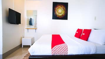 1 habitación, caja de seguridad en la habitación y escritorio
