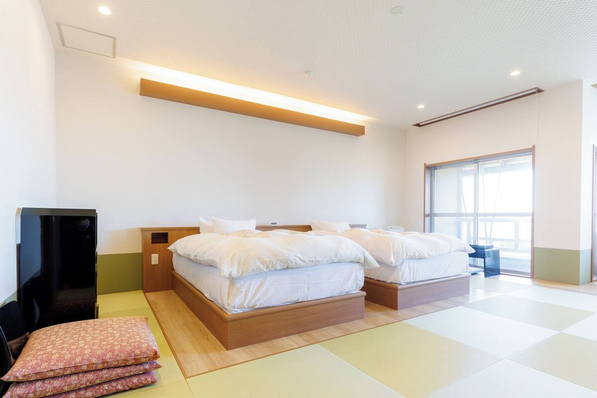 Japanese-Western Style 12.5 Tatami Non-Smoking (East) | 1 bedroom, bed sheets