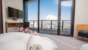 HIRAFU SUITE - 3BR, Non Smoking | In-room safe, iron/ironing board, free WiFi, bed sheets