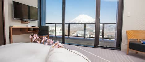 HIRAFU SUITE - 3BR, Non Smoking | In-room safe, iron/ironing board, free WiFi, bed sheets