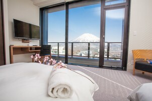 套房, 3 间卧室, 无烟房, 山景 (HIRAFU) | 客房内保险箱、熨斗/熨衣板、免费 WiFi、床单