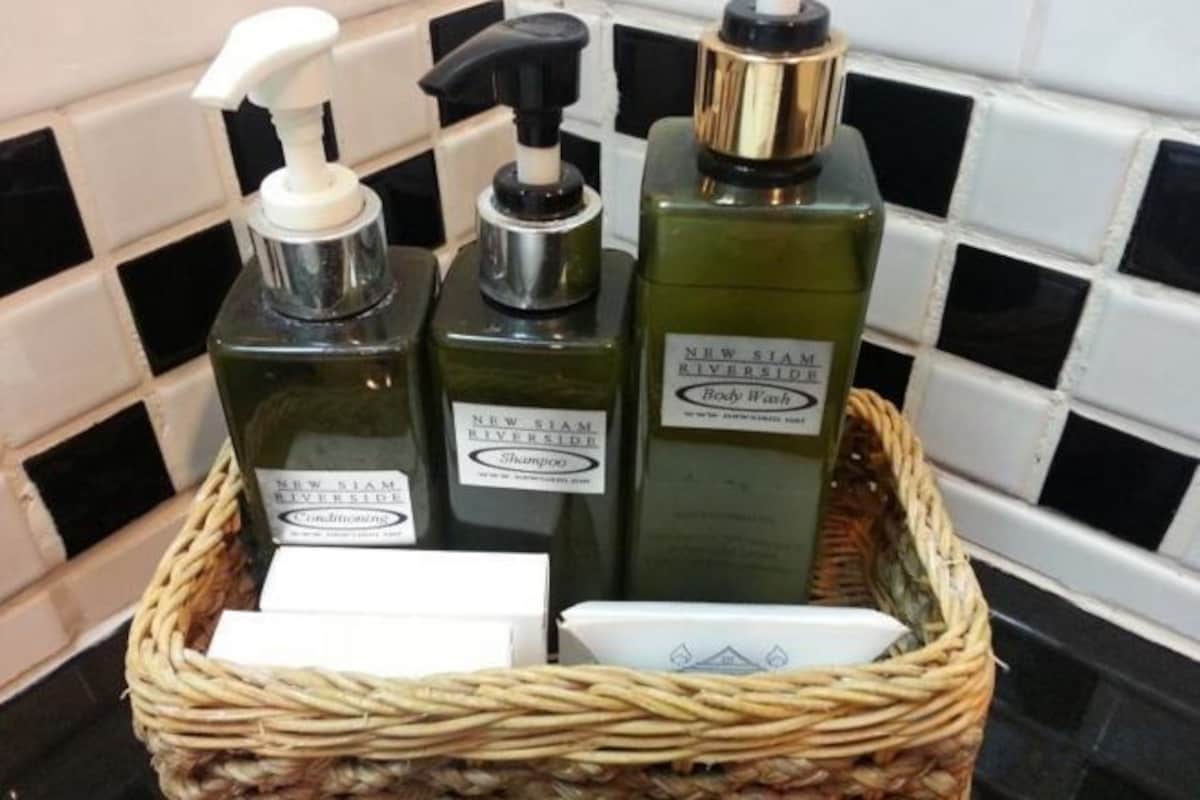 Bathroom amenities | Shower, free toiletries, hair dryer, towels