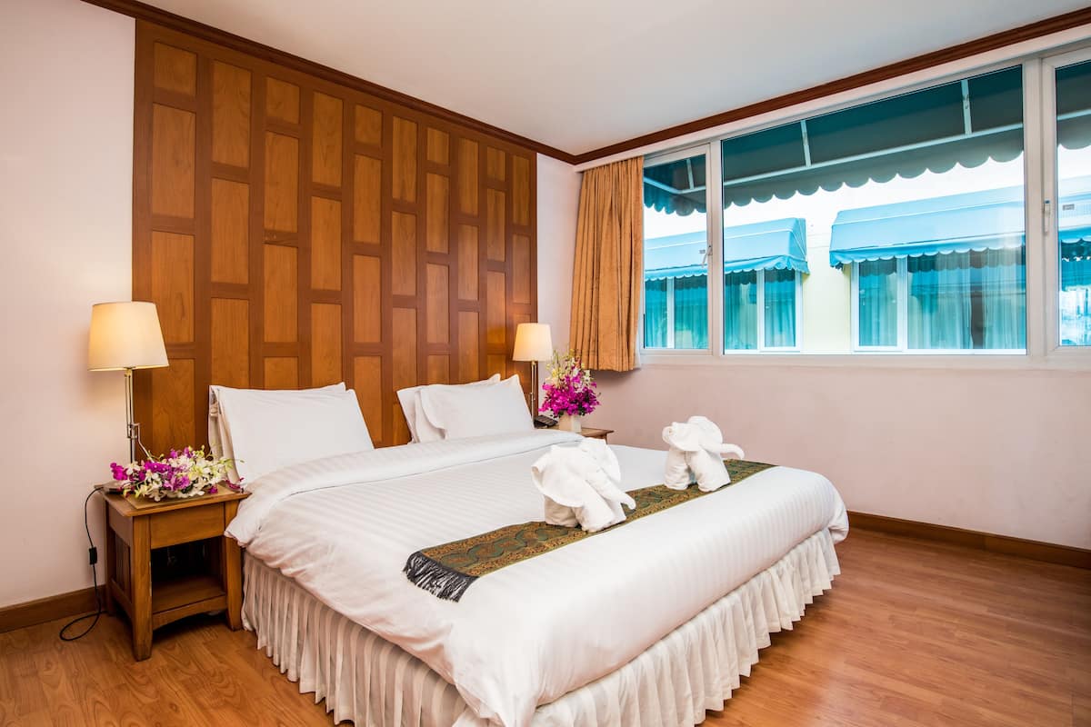 1 bedroom, in-room safe, desk, free WiFi