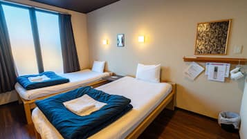 Japanese-Style Triple Room with Bed with Shared Bathroom | In-room safe, free WiFi, bed sheets