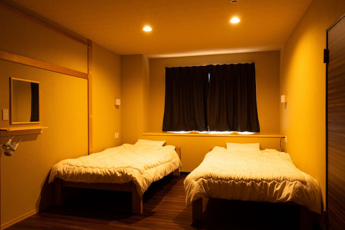 Caja de seguridad en la habitación, wifi gratis y ropa de cama