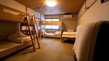 プライベートファミリールーム | セーフティボックス (室内)、WiFi (無料)、ベッドシーツ