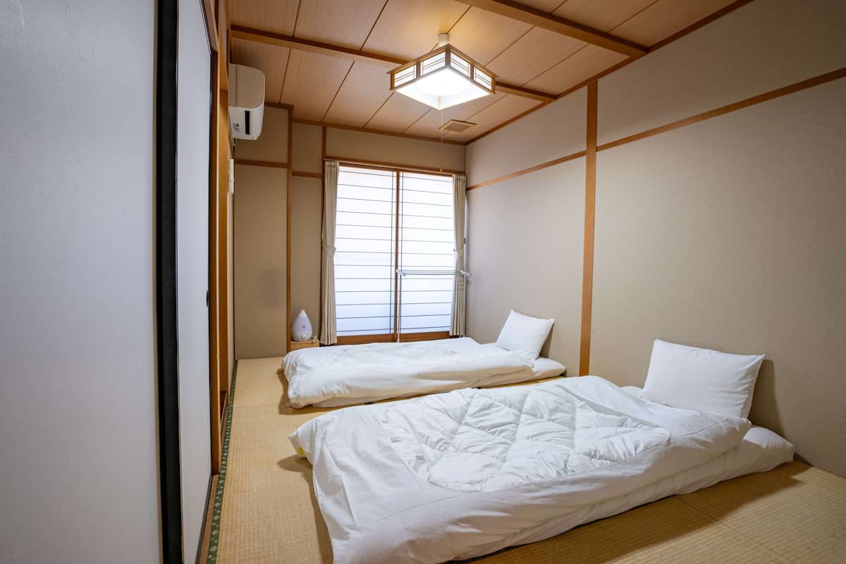 Traditionellt rum - icke-rökare (3 Japanese Futon) | Värdeförvaringsskåp på rummet, gratis wi-fi och sängkläder