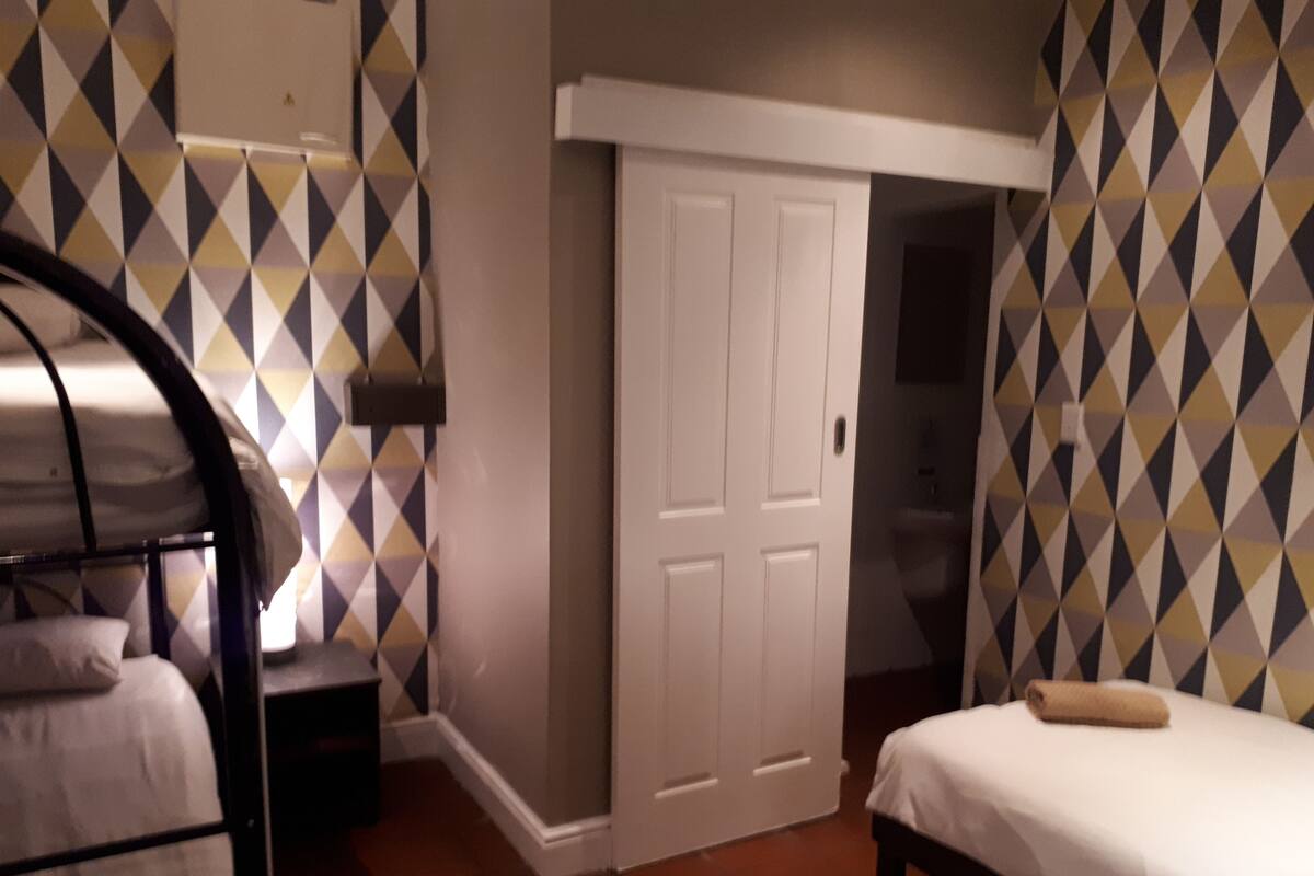 Triple Room, Ensuite | In-room safe, free WiFi