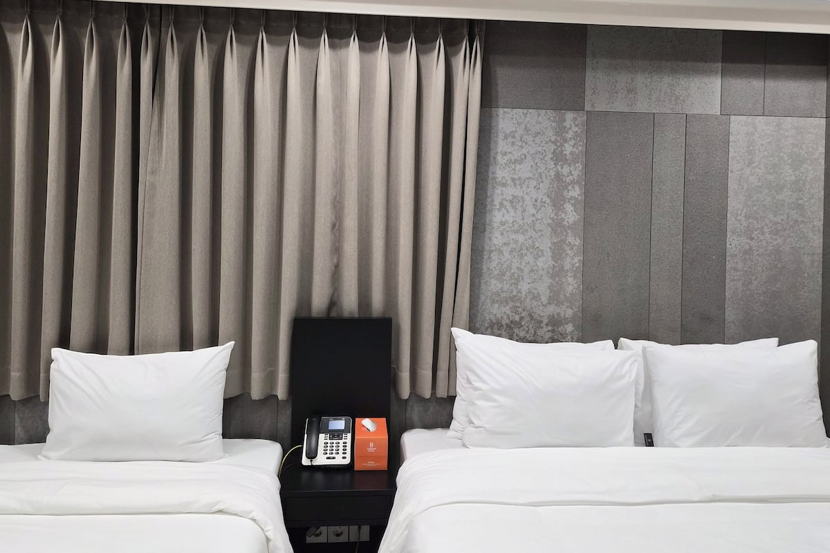 Habitación Deluxe con 2 camas individuales | 2 habitaciones, decoración personalizada y muebles diferentes