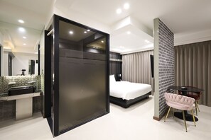 2 bedrooms, individually decorated, individually furnished, desk