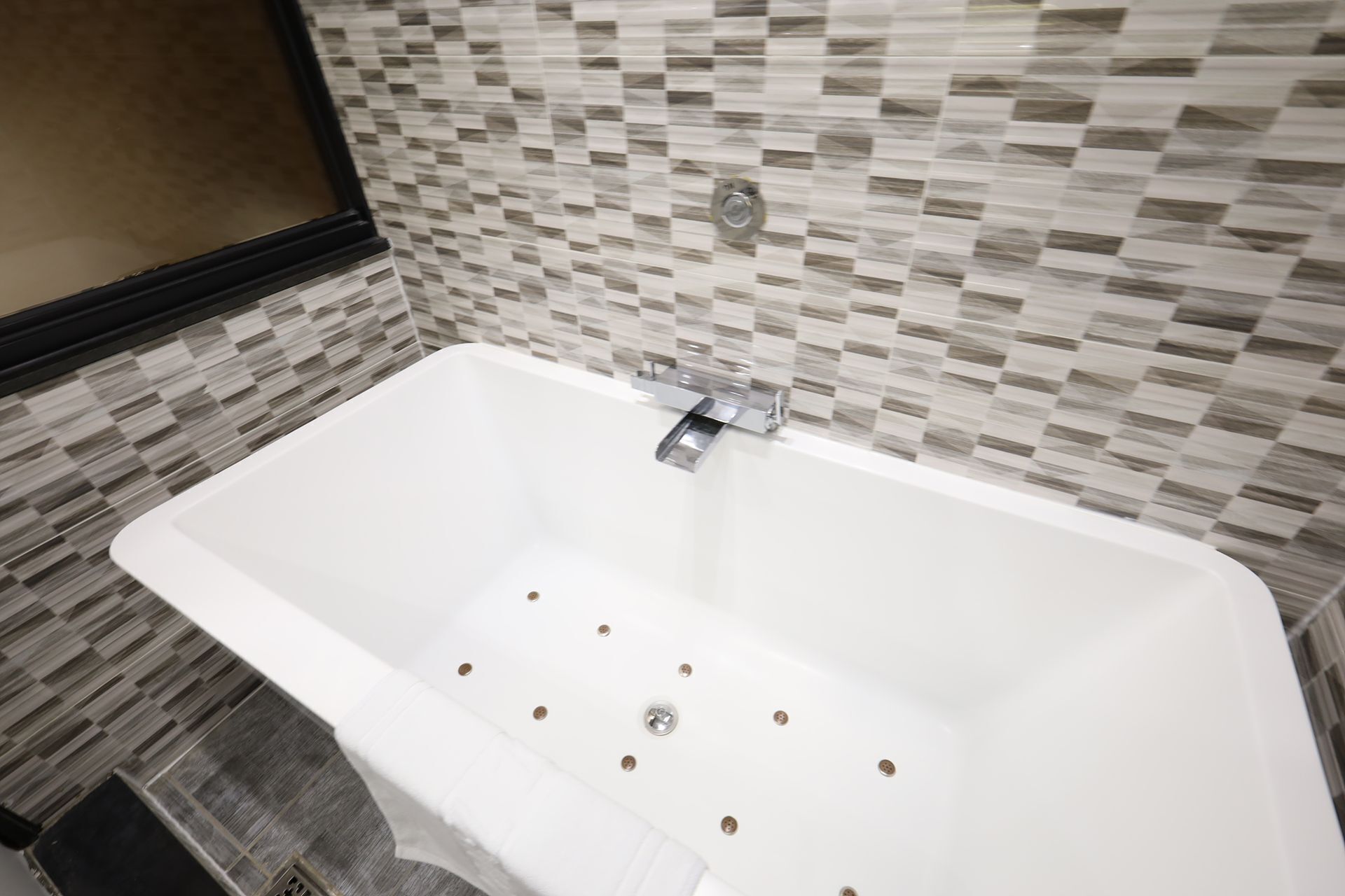 deluxe double room | 2 bedrooms, individually decorated, individually furnished, desk